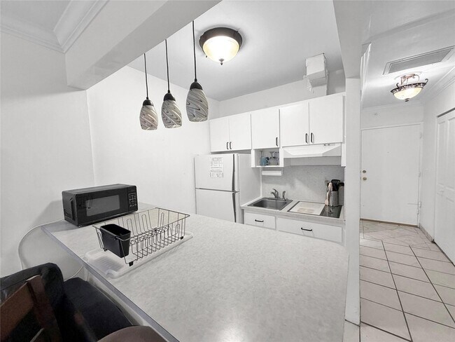 Building Photo - 405 N Ocean Blvd