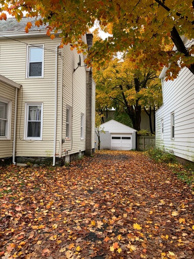 Building Photo - 124 Cedar St