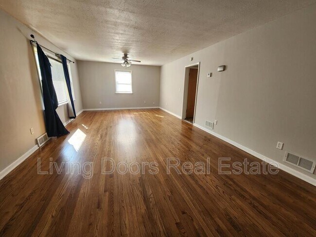 Building Photo - 3701 Lewis Ave