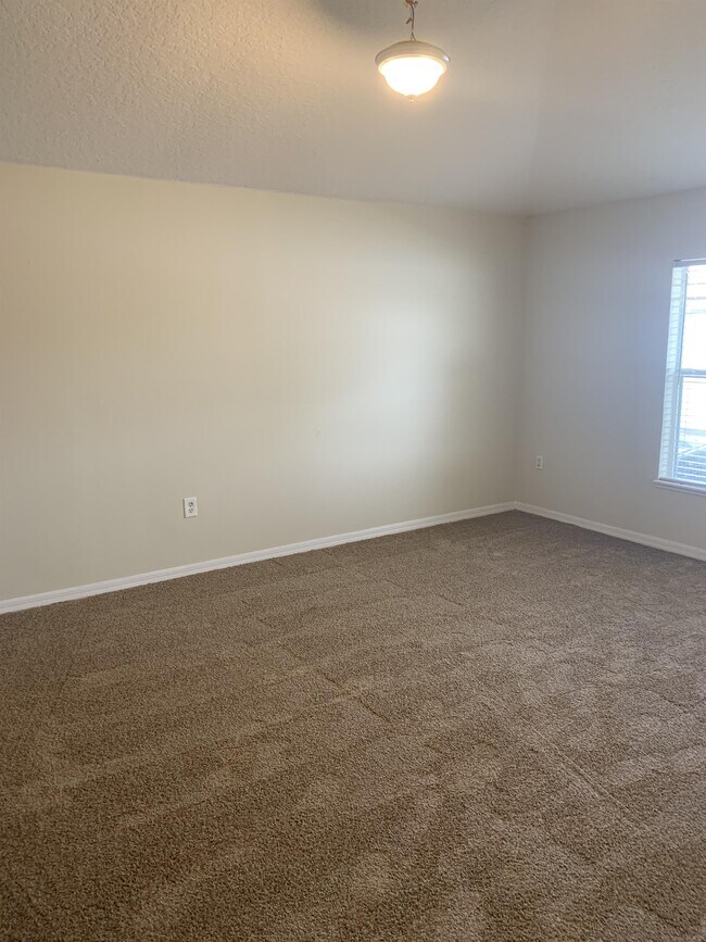 Building Photo - 4690 Salamander St