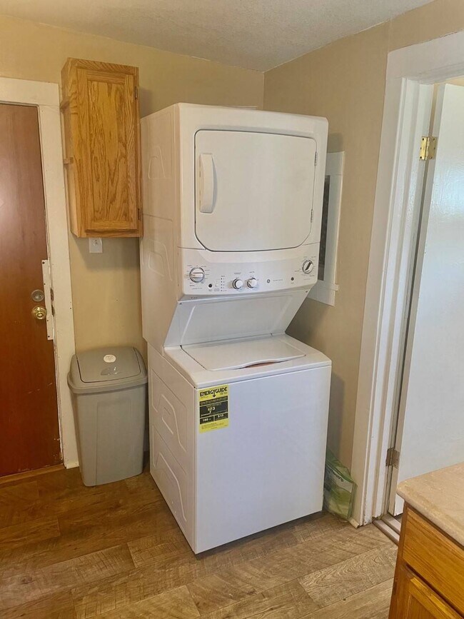 Building Photo - 306 W 5th St