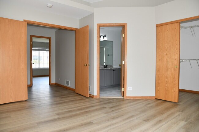 Building Photo - 3467 Ravinia Cir