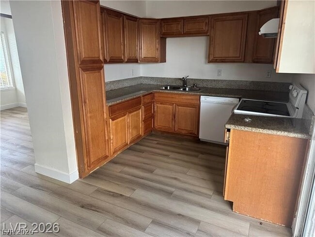 Building Photo - 119 E Van Wagenen St