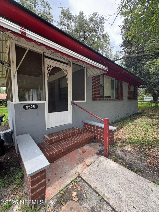 Primary Photo - 9525 Kentucky St
