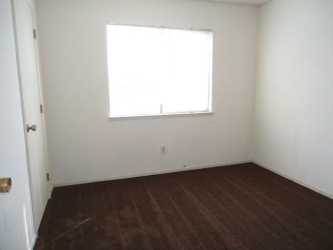 Building Photo - 3 Bedroom 2 Bath Westside Home