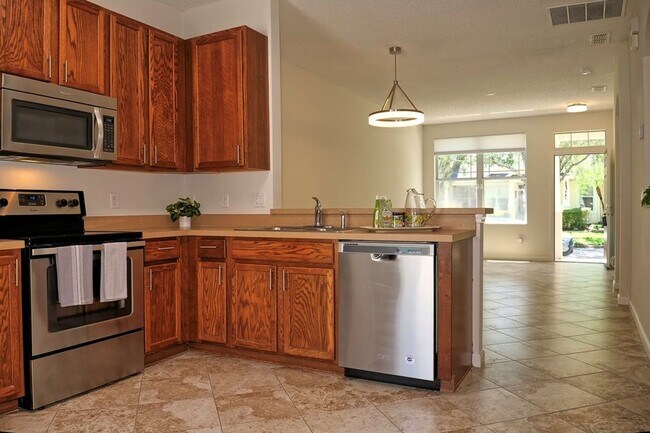Building Photo - Avalon Park Townhome