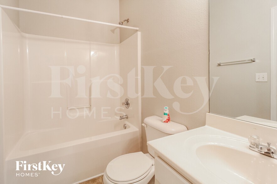 Building Photo - 243 Brookview Dr