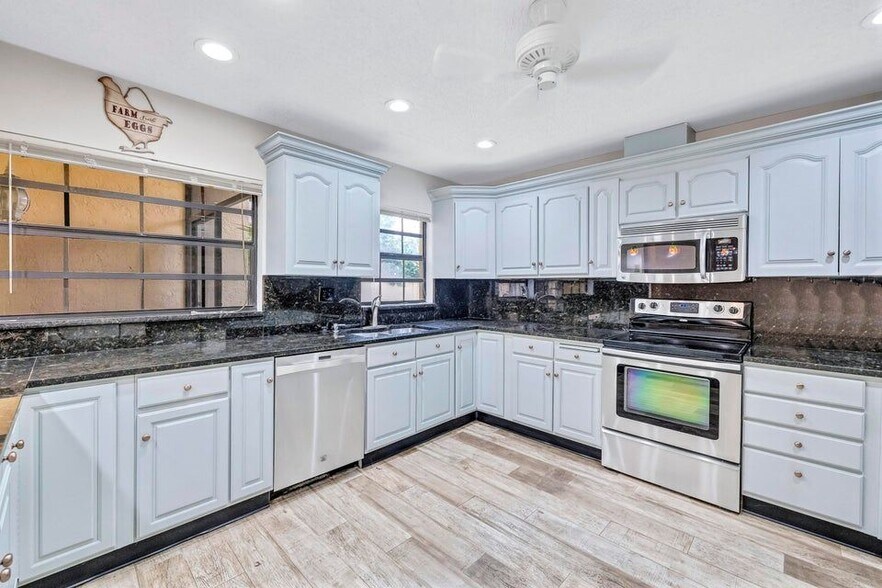 Building Photo - 2075 NW 15th Pl