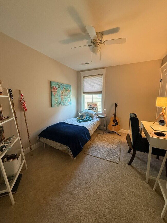 Building Photo - Available now. Amazing 4 BR/2.5 BA Home Available at Shellring at St Thomas Island!
