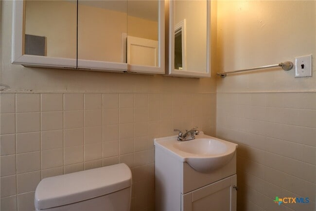 Building Photo - 1512 White Ave