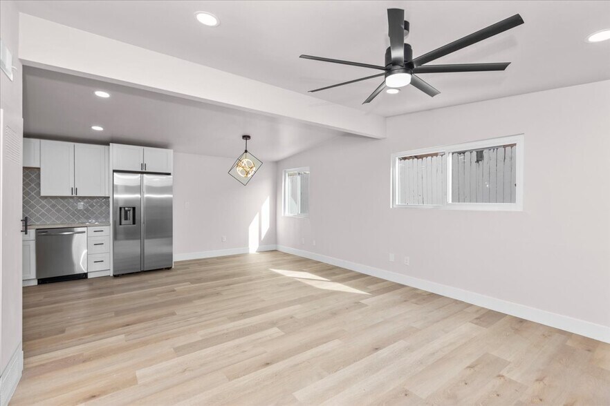 Building Photo - 9255 Fairlawn St