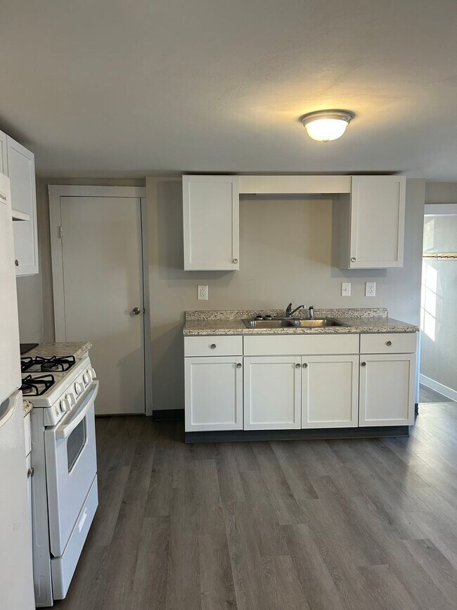 Building Photo - 401 Hannibal St