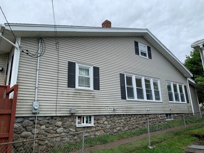 Building Photo - 314 Plantation St
