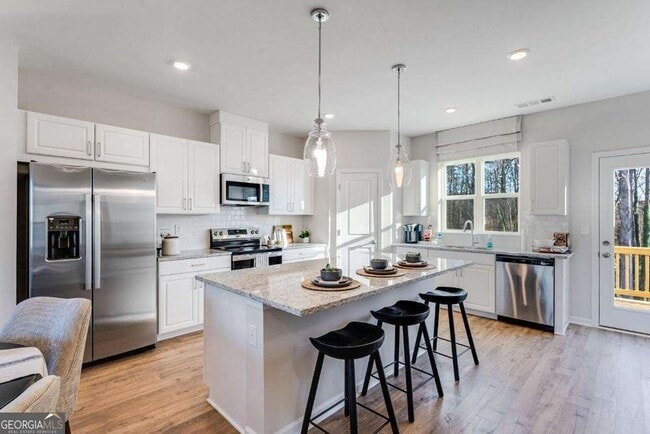 Building Photo - 5716 Plaza Dr SE