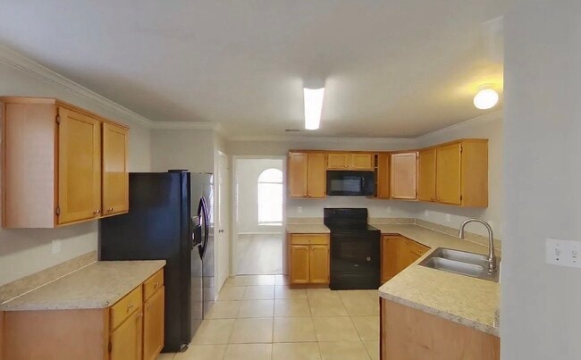 Building Photo - Move-In Ready 4-Bedroom Home with Timeless Appeal