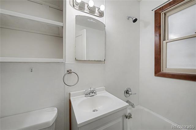 Building Photo - 620 Strong St