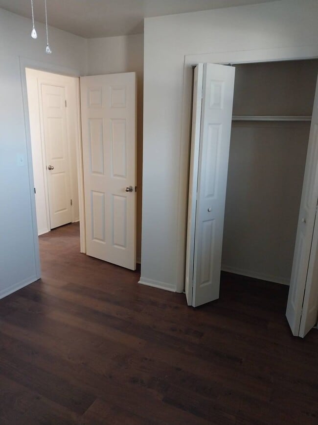 Building Photo - FREE PETS & UTILITIES INCLUDED! Upgraded 3BR Lakewood Apt with New Luxury Flooring