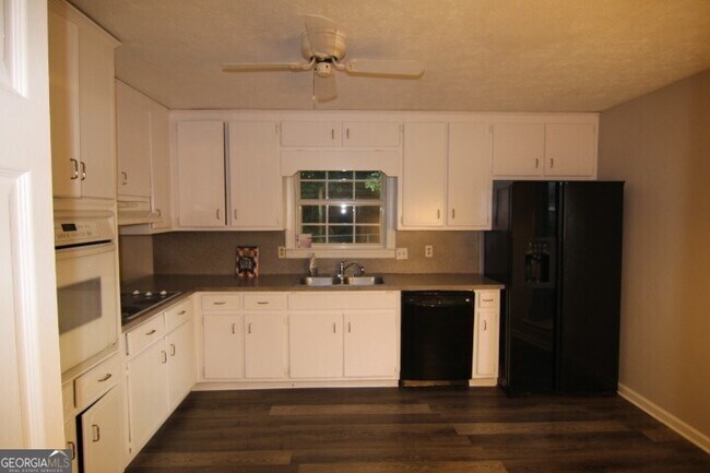 Building Photo - 3765 Manor House Dr