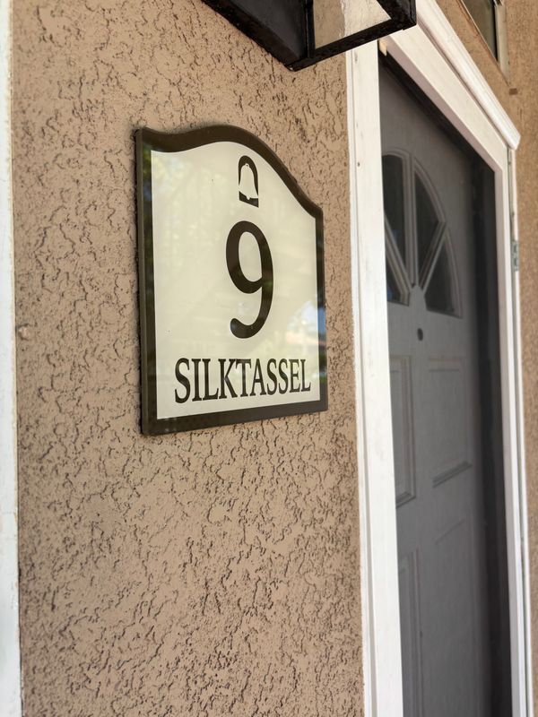 Building Photo - 9 Silktassel, 147