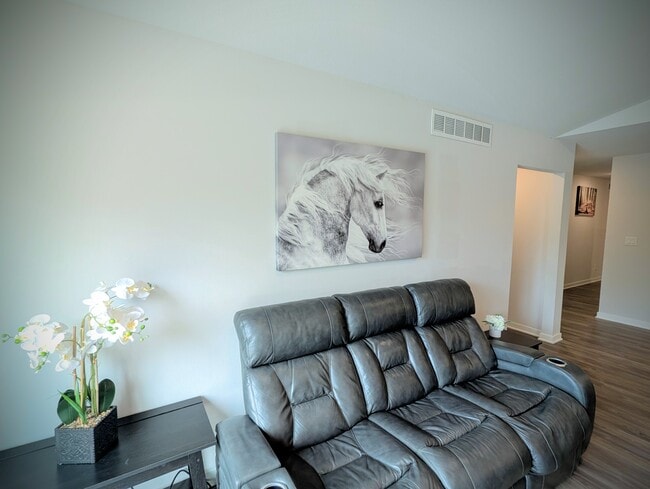 Building Photo - 5630 Brookview Ave