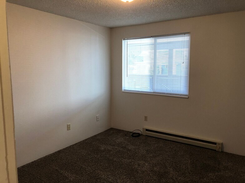 Building Photo - 500 NE Maiden Ln