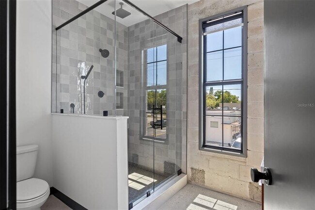 Building Photo - 902 E Curtis St