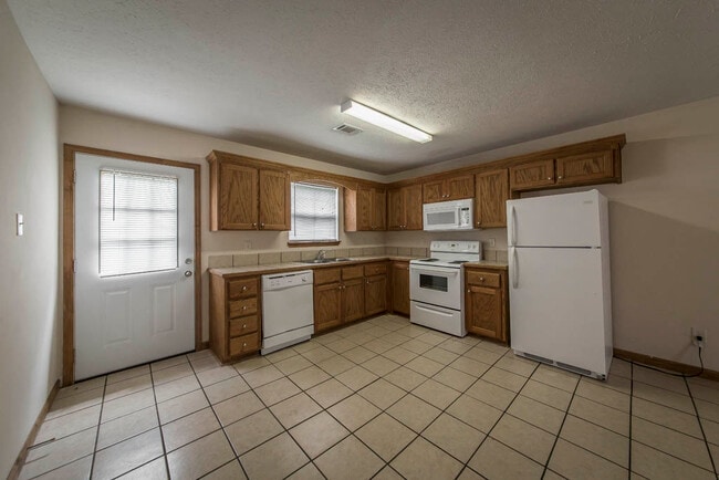 Building Photo - 40 Marie Ln