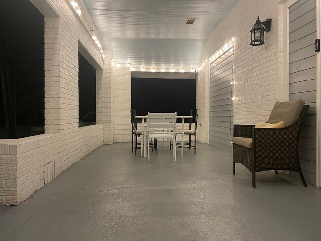 Building Photo - 1000 Dunbar Ave