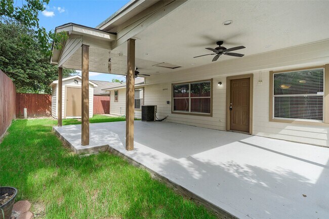 Building Photo - 7811 Fall Glen Dr