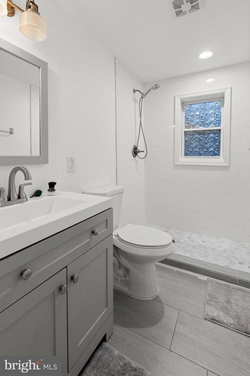 Building Photo - 7922 Babikow Rd