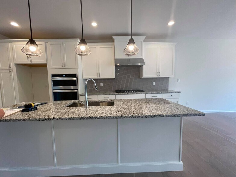 Building Photo - 29 Beachwood Dr