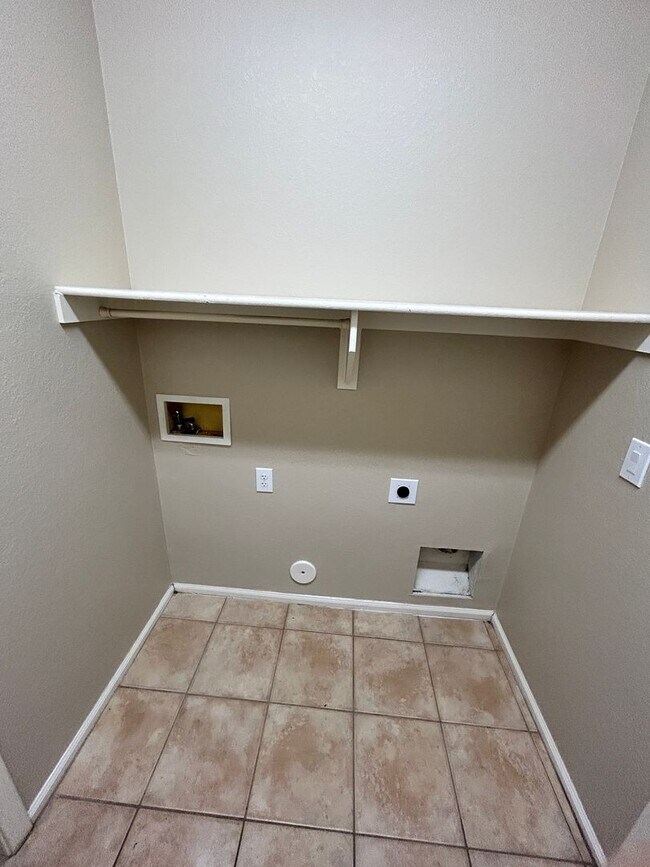 Building Photo - Warm, Inviting 3 Bed / 2bath Home in Canyo...