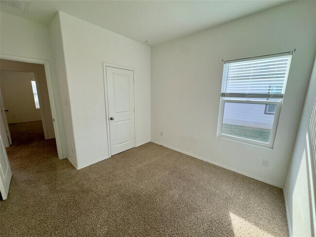 Building Photo - 511 Halfmoon Dr