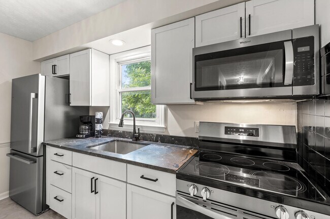 Building Photo - 104 Pleasantview St