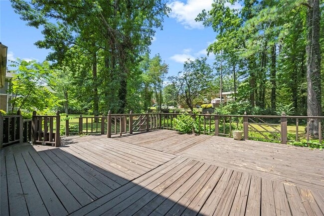 Building Photo - 4000 Pinehurst Pl