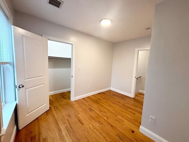 Building Photo - 156 Bow St