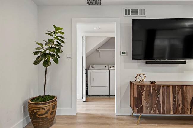 Building Photo - 1206 Hollow Creek Dr