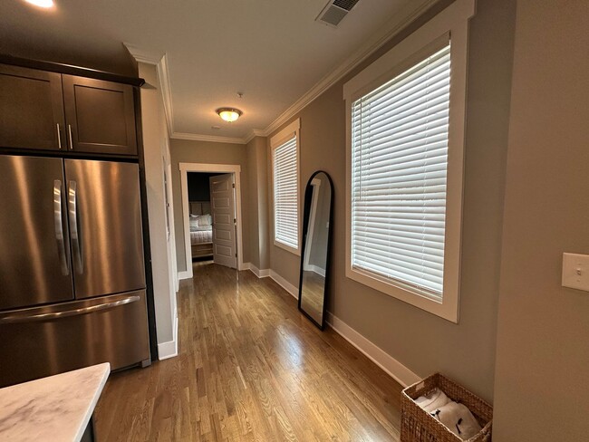 Building Photo - Beautiful Fully Furnished 1 Bed 1 Bath in ...