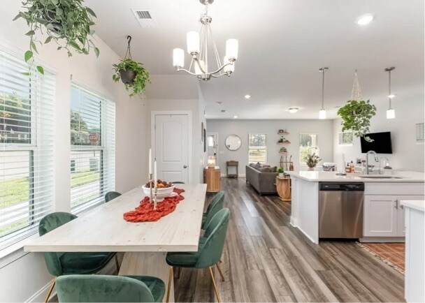 Building Photo - 241 River Rd