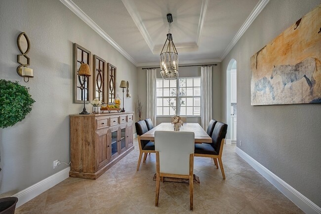 Building Photo - 8980 Lakeview Pl