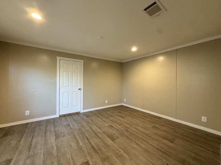 Building Photo - 118 E Semands St