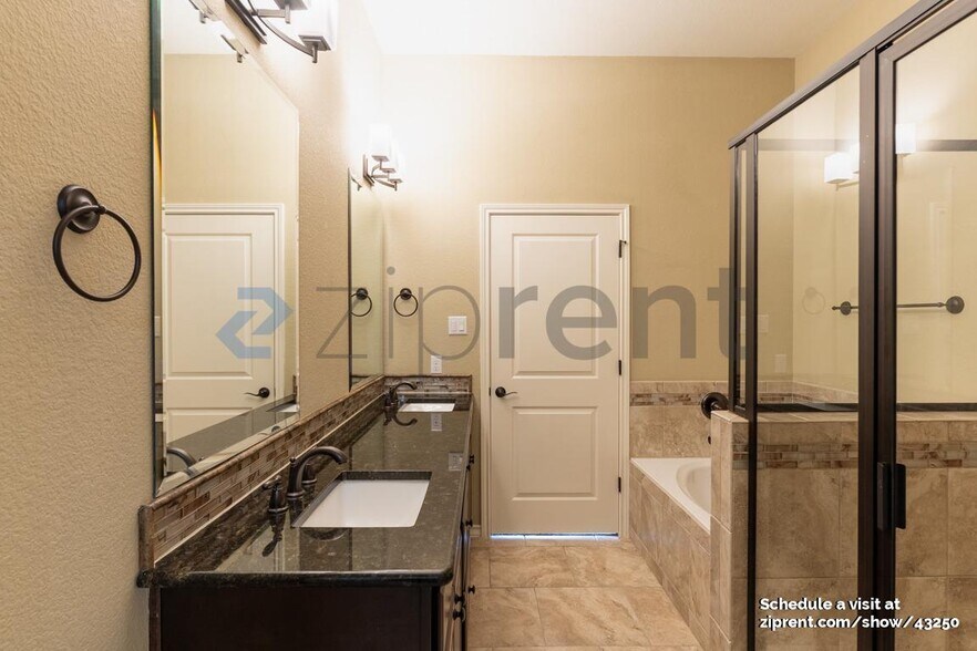 Building Photo - 1025 Highknoll Ln