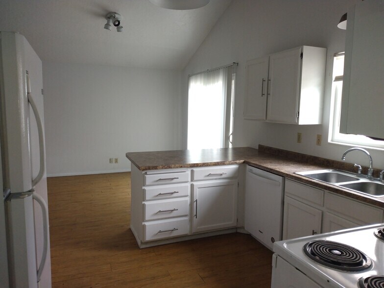 Building Photo - 9255 S Maison Dr