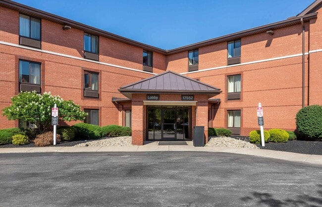 Building Photo - 17552 Rosbough Blvd