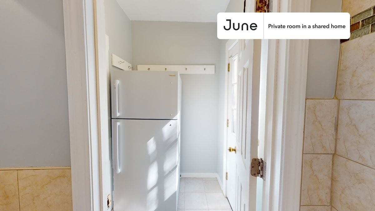 Building Photo - Room in Shared 7 bed/2 bath home in Allston