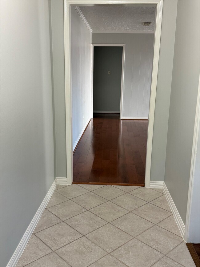 Building Photo - 11107 Sageking Dr