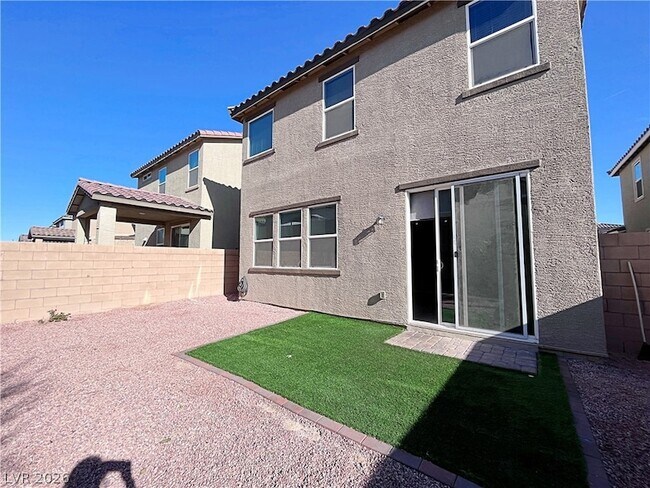 Building Photo - 5587 Lushan St