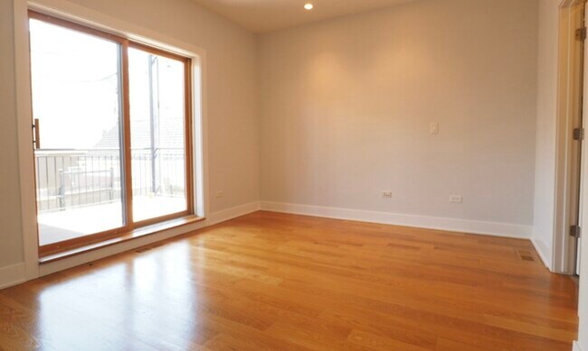 Building Photo - 1263 N Honore St