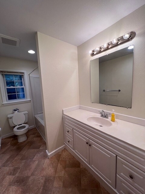 Hall bathroom with tub - 2212 Ferndale rd