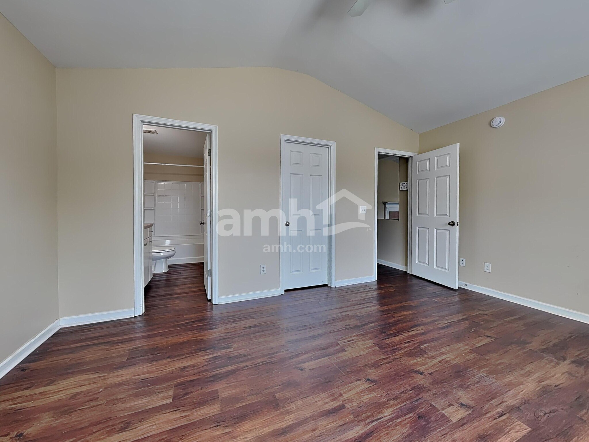 Building Photo - 117 Lakepointe Dr